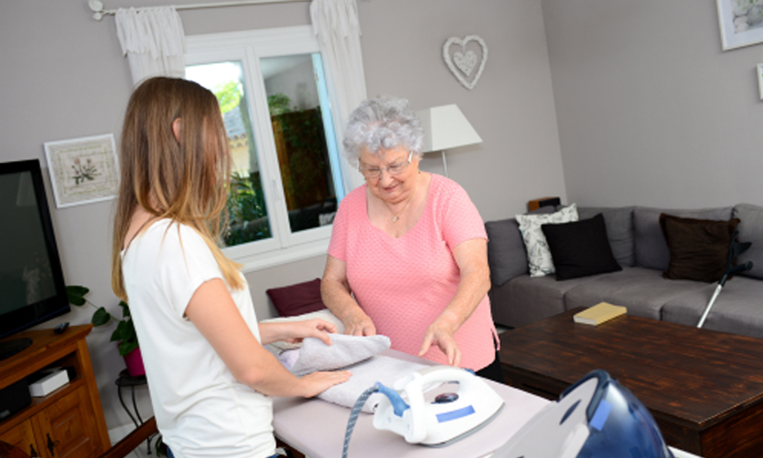 Aide à Domicile & Auxiliaire de Vie pour Personnes Âgées 