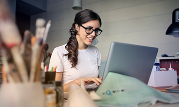 ©pexels-andrea-piacquadio Les défis de la jeun entreprise
